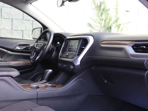 Used 2018 GMC Acadia SLE image 18