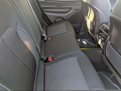 Used 2025 Jeep Grand Cherokee 4WD image 14