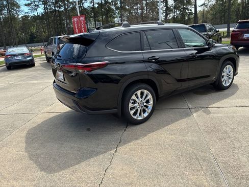 New 2026 Toyota Highlander Limited image 7