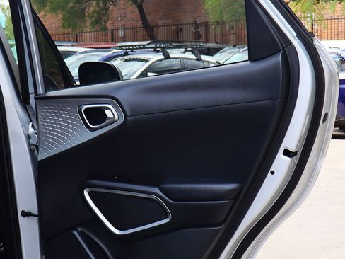Used 2020 Kia Soul LX FWD image 26