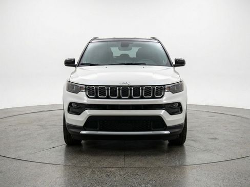 Used 2025 Jeep Compass Limited AWD/4WD image 2