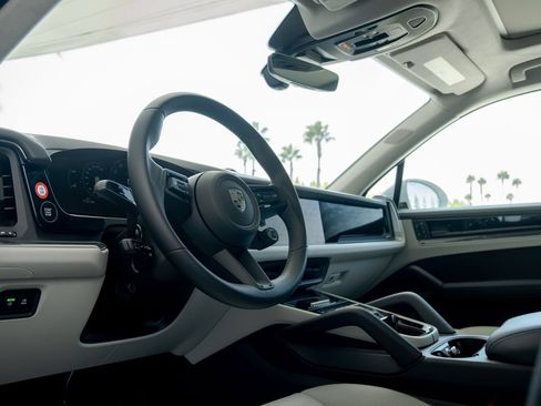 New 2025 Porsche Cayenne Turbo AWD/4WD image 4