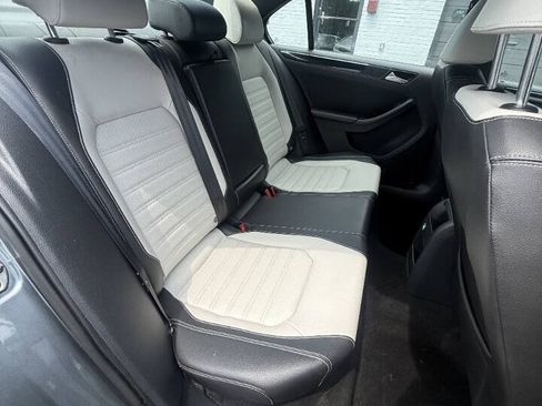 Used 2015 Volkswagen Jetta Sport FWD image 16