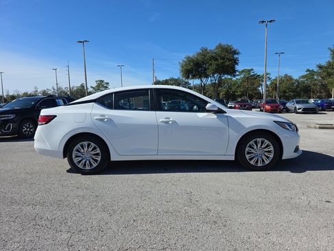 Used 2022 Nissan Sentra S image 2