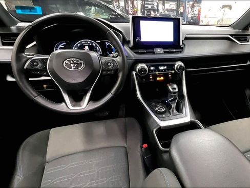 Used 2024 Toyota RAV4 SE image 14