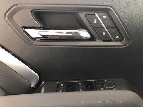 Used 2025 Chevrolet Colorado Z71 w/ Technology Package image 34