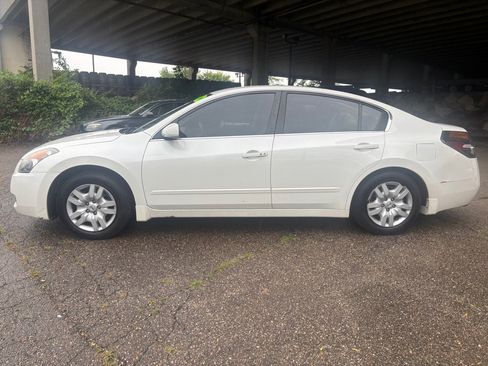 Used 2009 Nissan Altima 2.5 S FWD image 3