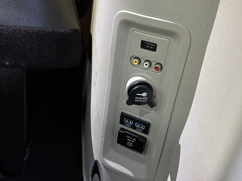 Used 2020 Dodge Grand Caravan SXT w/ Driver Convenience Group image 30