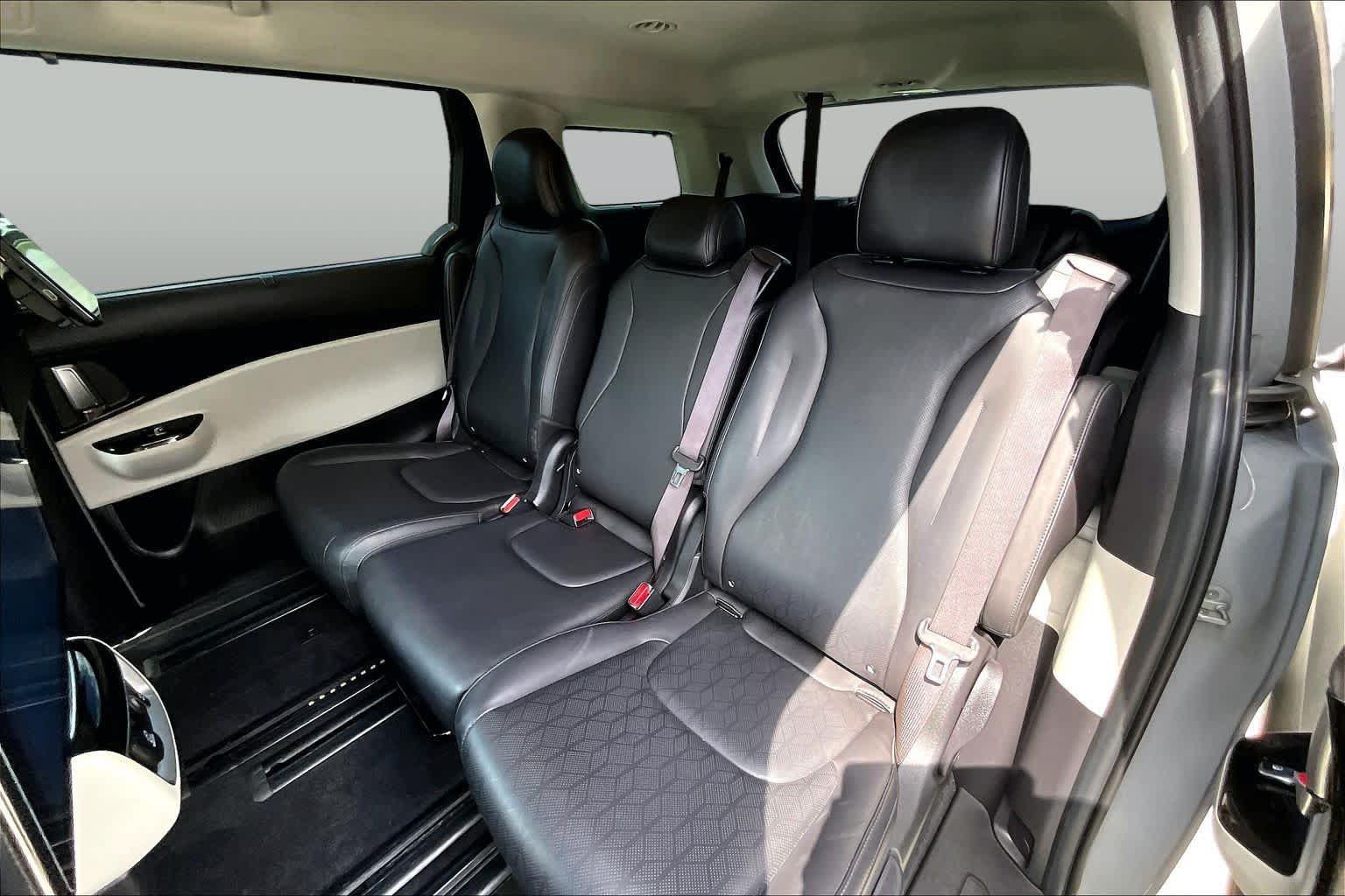 Used 2024 Kia Carnival SX FWD image 17