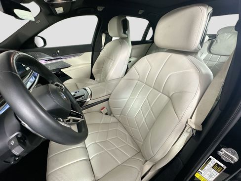 Certified 2023 BMW 740i w/ Luxury Rear Seating Package image 21