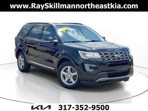 Used 2017 Ford Explorer XLT AWD/4WD image 1