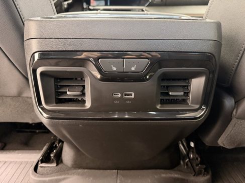 Used 2024 GMC Sierra 2500 AT4 w/ AT4 Premium Plus Package image 18