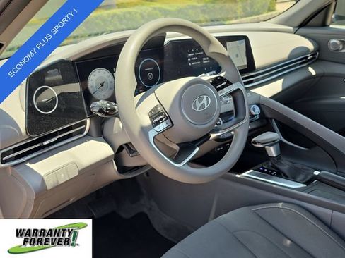 Used 2024 Hyundai Elantra SEL FWD image 12
