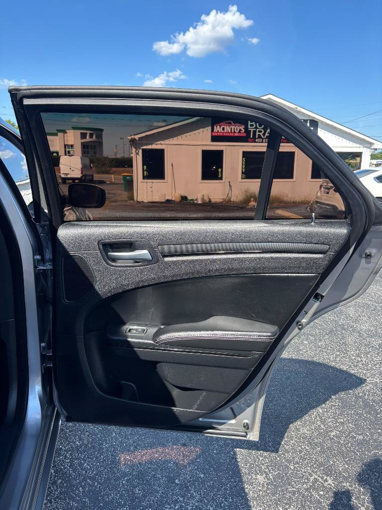 Used 2013 Chrysler 300 S RWD image 30