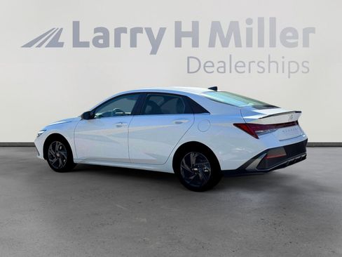 New 2026 Hyundai Elantra SEL Sport Premium FWD image 4
