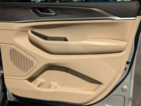 New 2025 Jeep Grand Cherokee Limited image 35