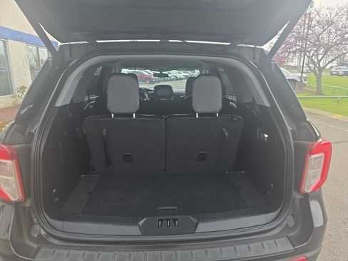 Used 2023 Ford Explorer XLT w/ Equipment Group 202A image 12