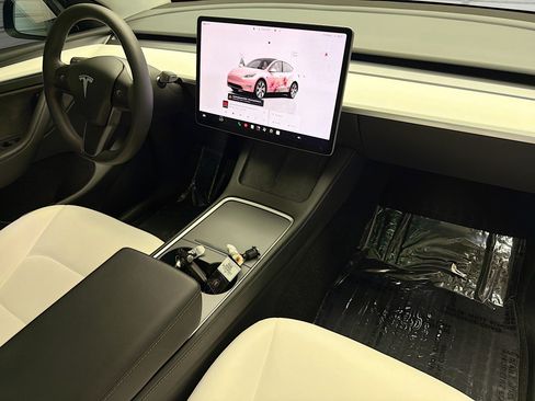 Used 2023 Tesla Model Y Long Range AWD/4WD image 12