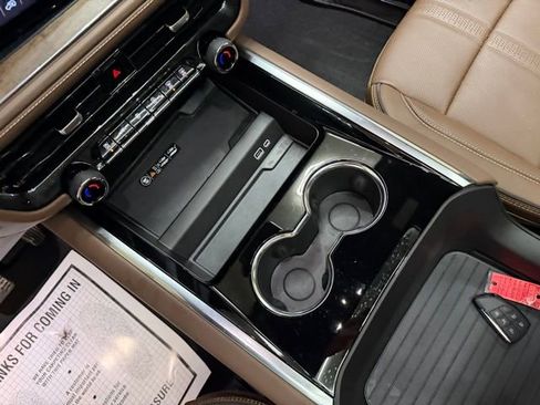 Certified 2025 Chevrolet Suburban High Country image 31