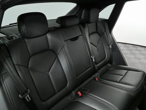 Used 2026 Porsche Macan AWD/4WD image 23