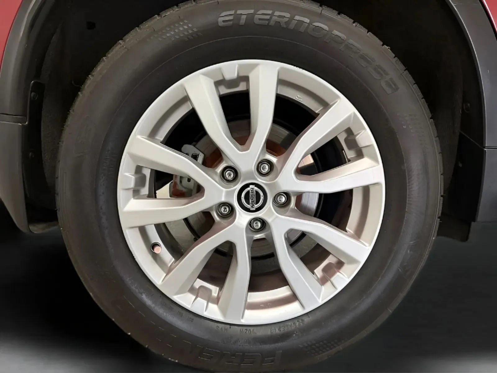 Used 2018 Nissan Rogue SV w/ Premium Package FWD image 26