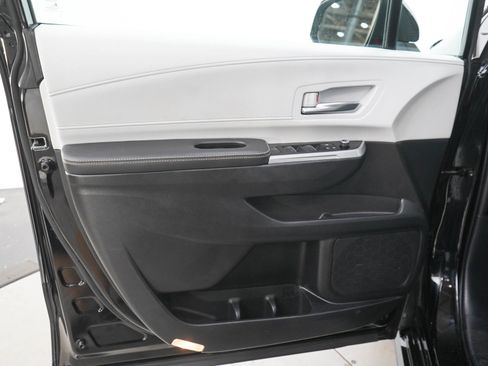Used 2025 Toyota Sienna XSE AWD/4WD image 22