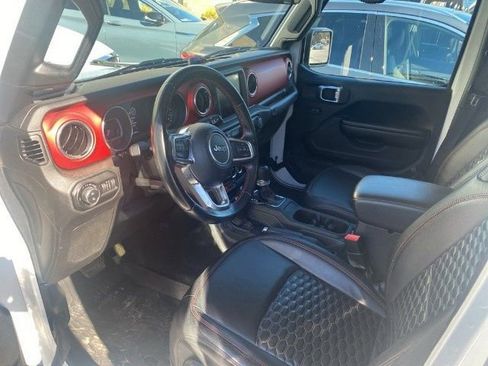 Used 2020 Jeep Gladiator Rubicon image 2