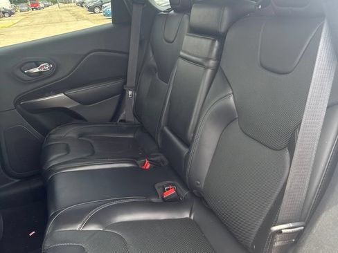 Used 2019 Jeep Cherokee Limited FWD image 14