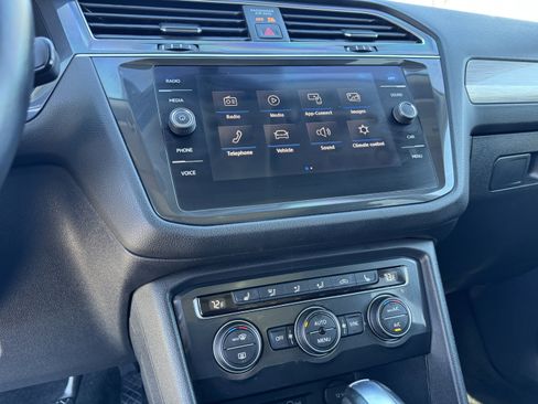 Certified 2019 Volkswagen Tiguan SE w/ Panoramic Sunroof Package image 25