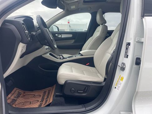 Used 2020 Volvo XC40 T5 Momentum image 22
