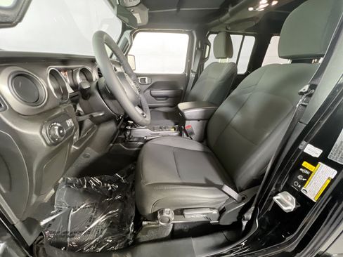 Used 2023 Jeep Wrangler Unlimited Sport AWD/4WD image 18