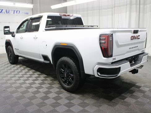 Used 2025 GMC Sierra 2500 AT4 image 5