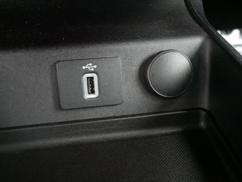 Certified 2018 Ford Fusion SE w/ Fusion SE Technology Package image 31