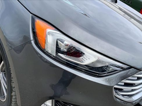 Used 2019 Ford Edge Titanium image 26