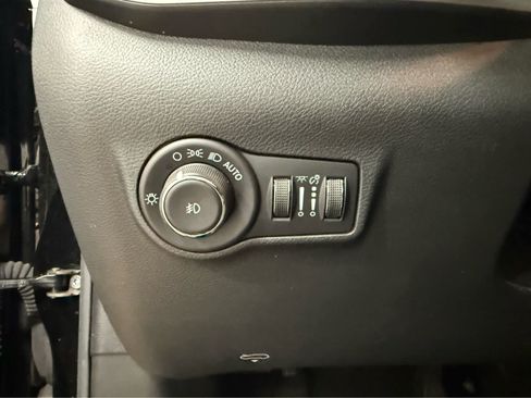 Used 2025 Jeep Compass Limited AWD/4WD image 25