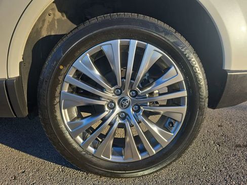 Certified 2021 Toyota Venza Limited image 33