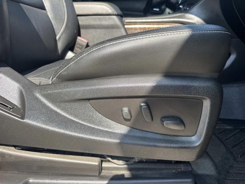 Used 2018 Chevrolet Tahoe LT w/ Luxury Package RWD image 13