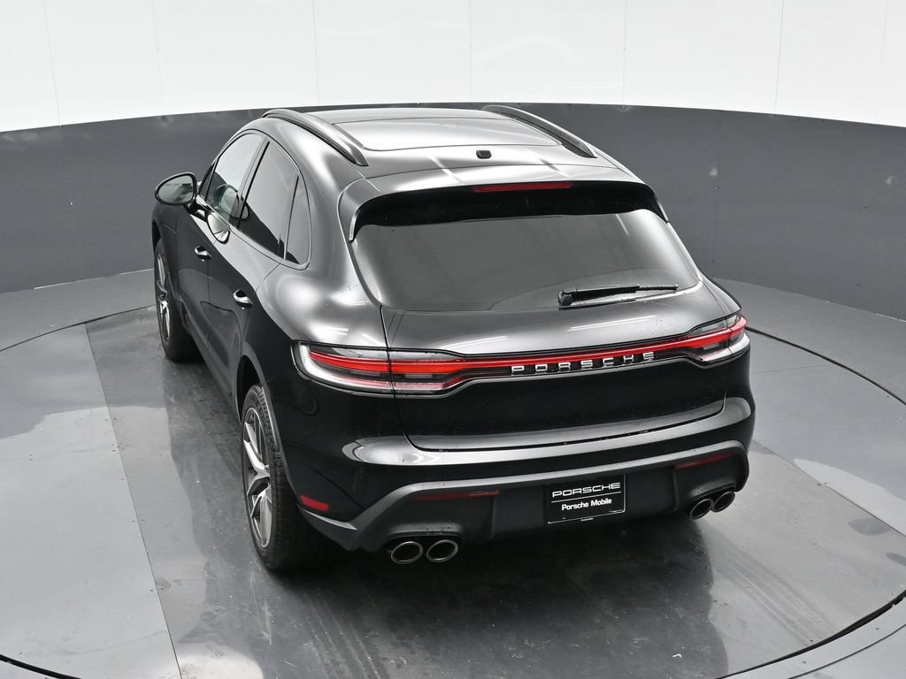 Certified 2026 Porsche Macan AWD/4WD image 28