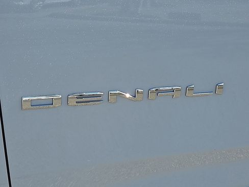 New 2026 GMC Yukon XL Denali w/ Denali Reserve Package AWD/4WD image 8