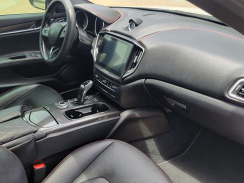 Used 2019 Maserati Ghibli RWD image 17