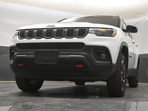 Used 2025 Jeep Compass Trailhawk AWD/4WD image 11