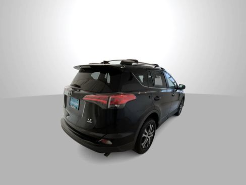 Used 2017 Toyota RAV4 LE AWD/4WD image 8