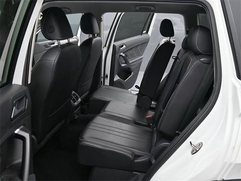 Used 2024 Volkswagen Tiguan SE image 9