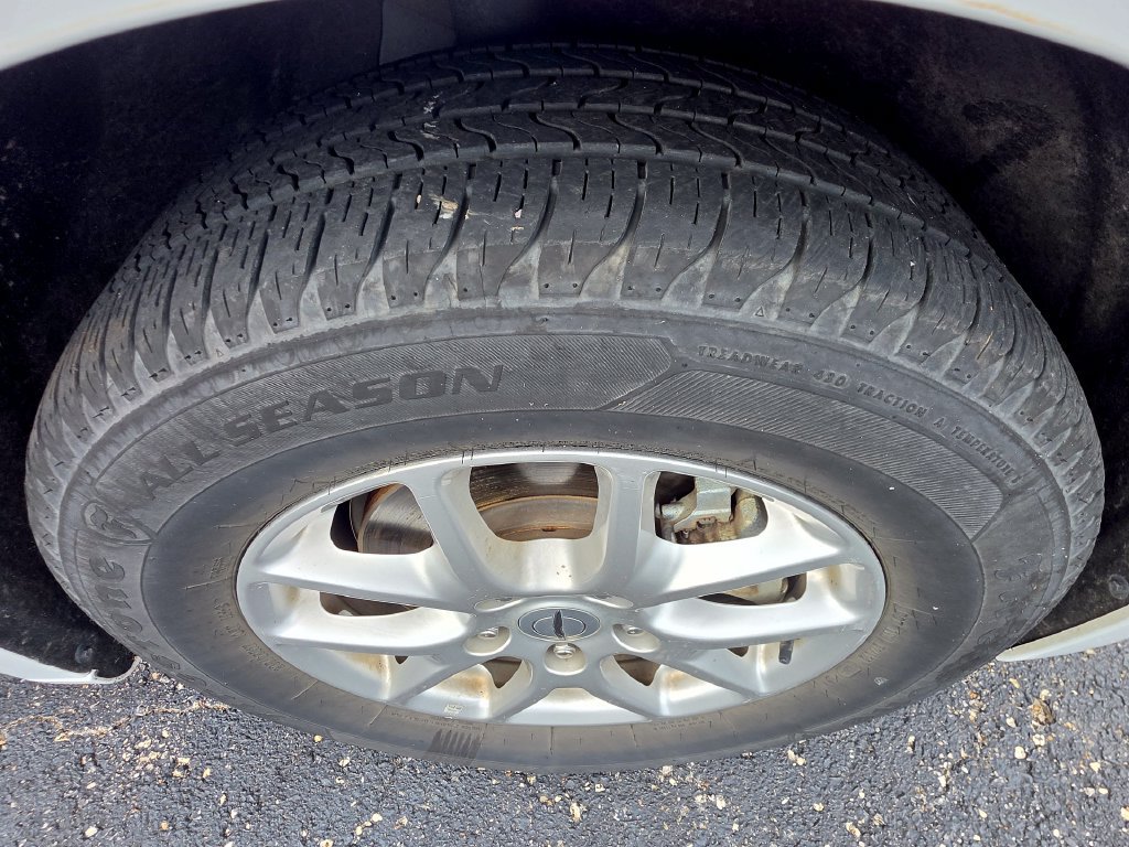 Used 2023 Chrysler Pacifica Touring-L FWD image 11