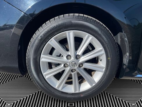 Used 2014 Toyota Camry XLE image 18