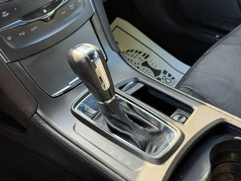 Used 2013 Lincoln MKS FWD image 23