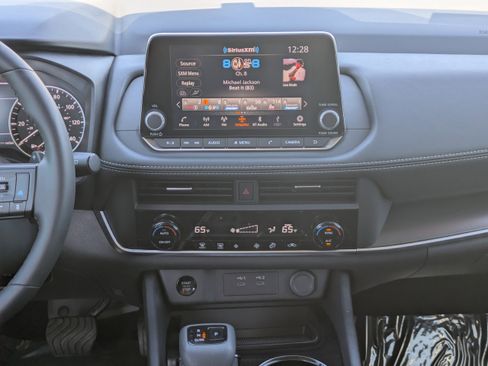 Certified 2025 Nissan Rogue SV image 20