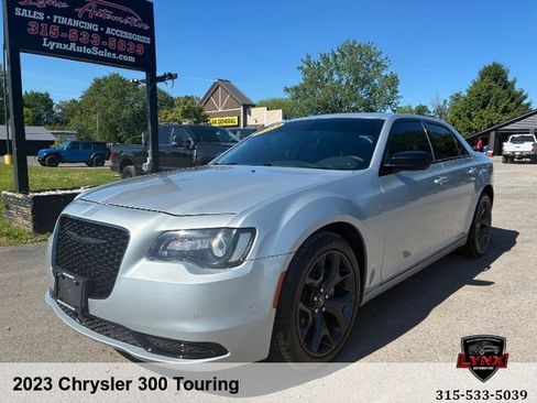 Used 2023 Chrysler 300 Touring w/ Safetytec Plus Group RWD image 1