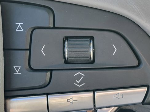 Used 2023 Cadillac XT6 Premium Luxury image 38