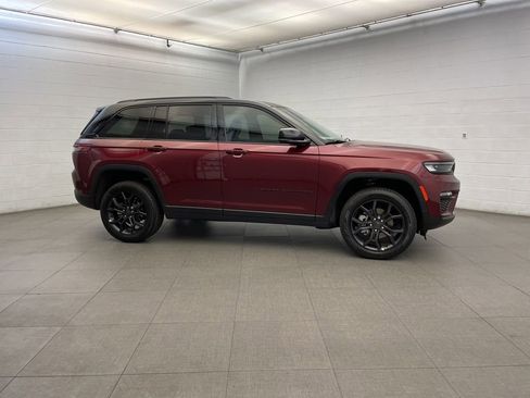 New 2025 Jeep Grand Cherokee Limited image 2